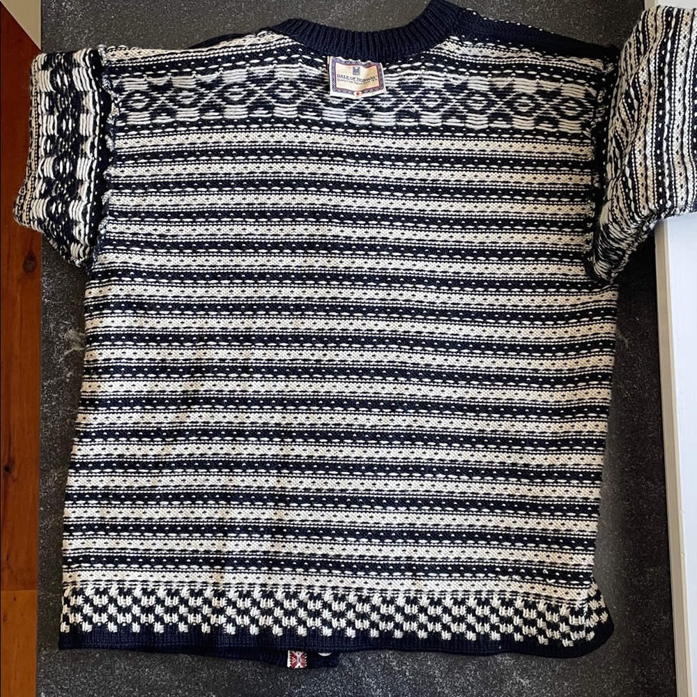 EUC Dale of Norway Cardigan Size Women’s Small (S) Navy, White, Red Button-Front - Picture 7 of 13